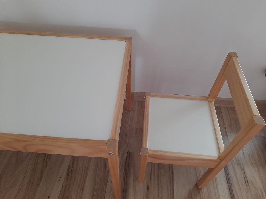 Zestaw mebli dziecięcych łóżko Singlar materac stolik krzesła Latt Ikea