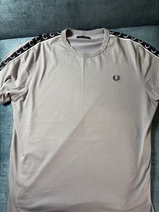 Футболка Fred Perry (на лампасах)