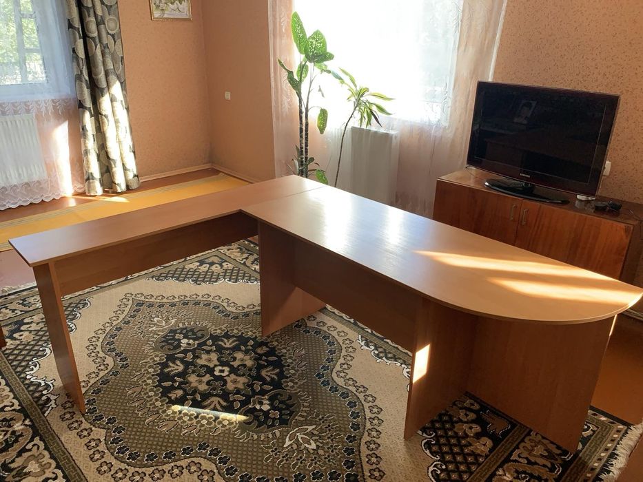 Стіл письмовий із приставкою