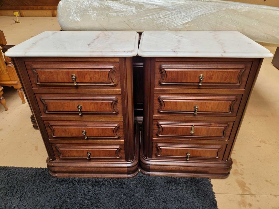 Mesas de cabeceira em madeira com tampo em pedra - óp