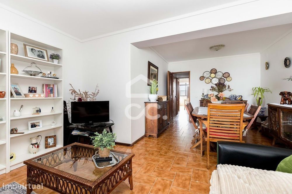 Apartamento T3 de 2.º Andar c/ Varanda | Tapada, Évora