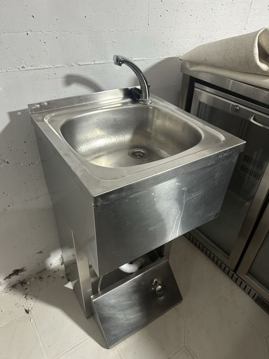 Lavatorio Inox c/ Pedal