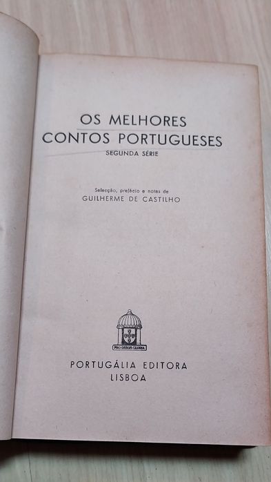 Livro antigo "Os melhores contos portugueses "