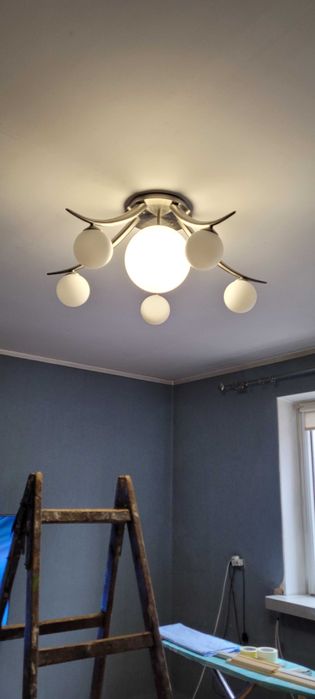 Lampa sufitowa do salonu