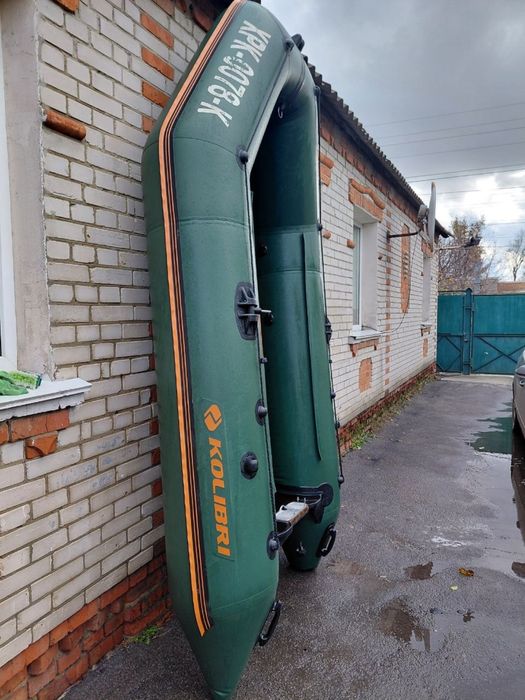 Лодка колібрі з двигуном