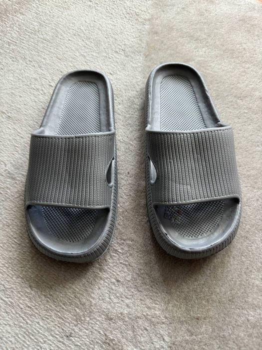 Szare klapki r.40