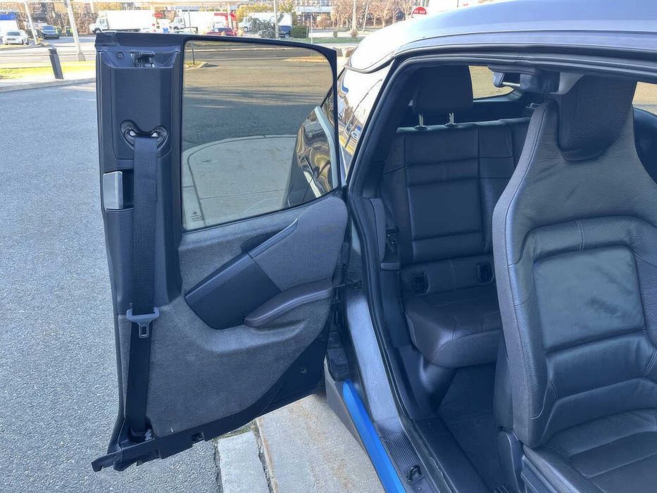 BMW i3 with Range Extender      2015