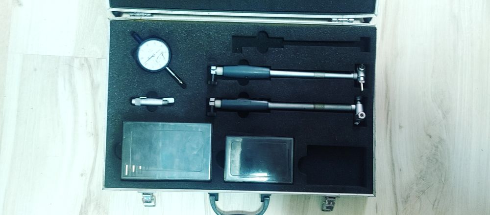 Komplet dwóch średnicówek dwupunktowych z zegarem Mitutoyo+ srawdziany