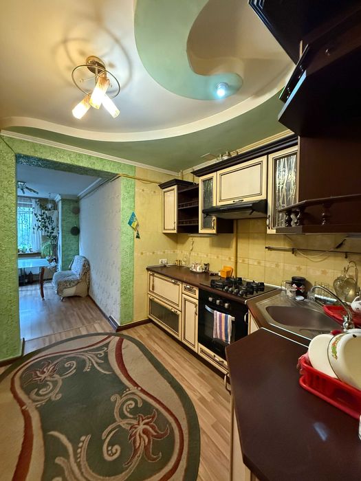 Унікальна 5+кімнатна квартира з гаражем, 2 кухнями та окремим входом