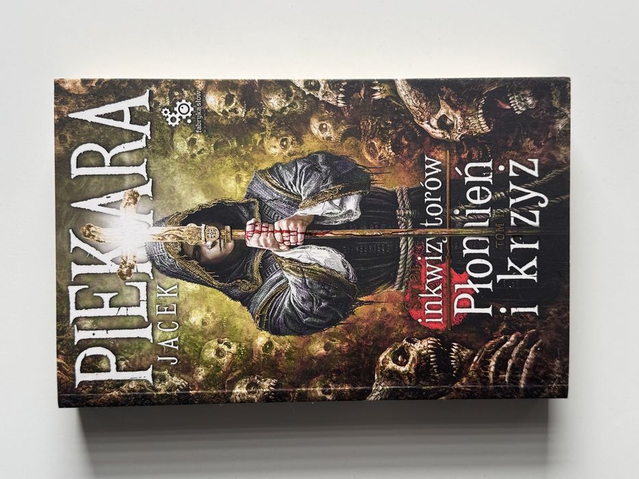 Płomień i Krzyż - Jacek Piekara