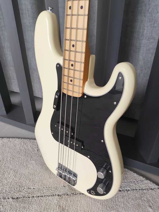Fender standard Precision bass