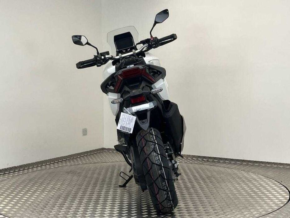 Honda X ADV 750 nunca usada, com 0 km, 1 ano de garantia, 745cc