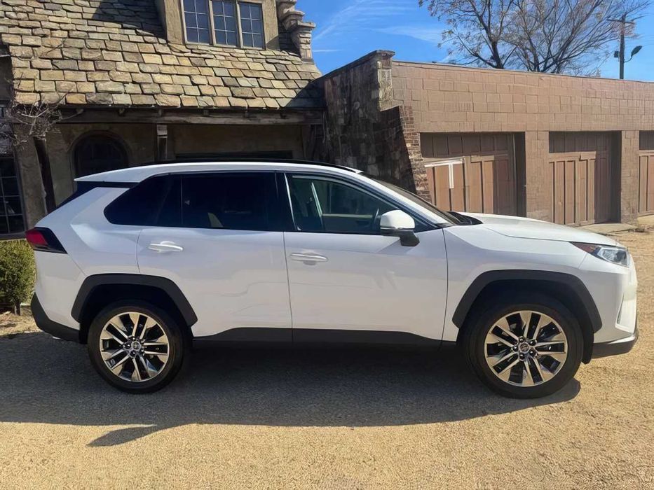 Toyota RAV4      2020