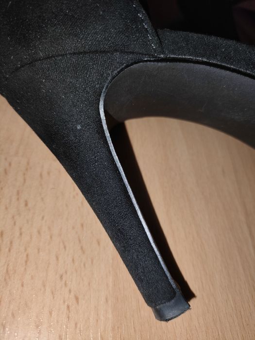 Piękne, klasyczne sandałki na szpilce r. 37