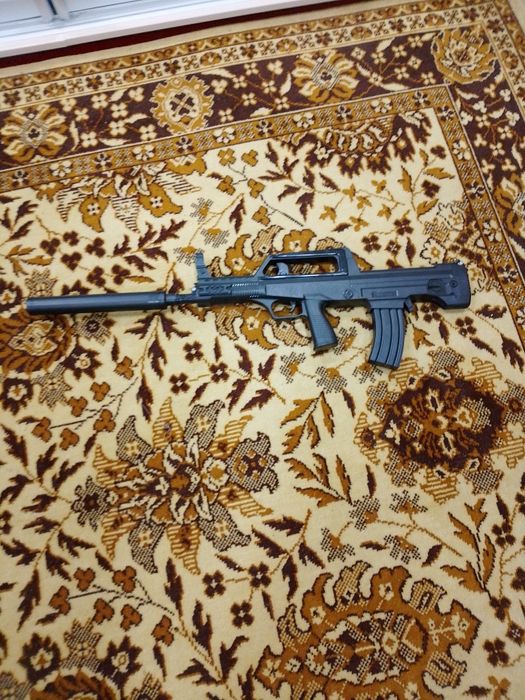 Продам ружье фамас,стреляет пульками