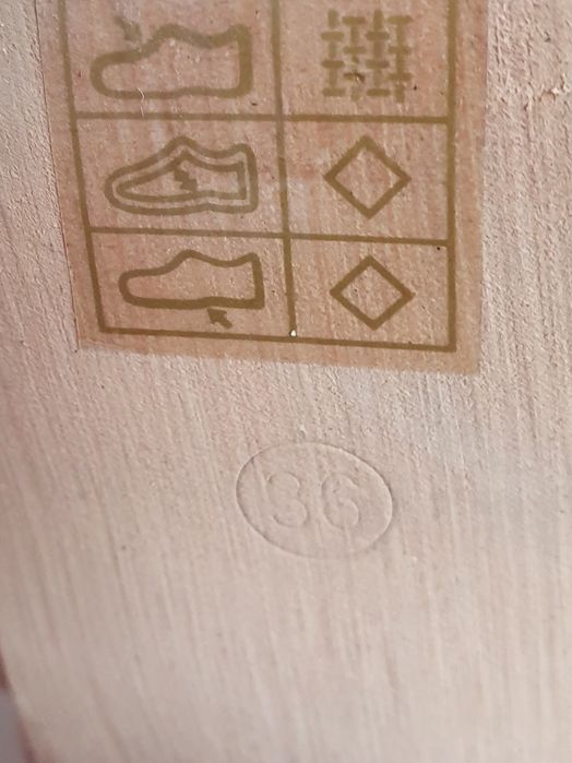 Botins novos camurça