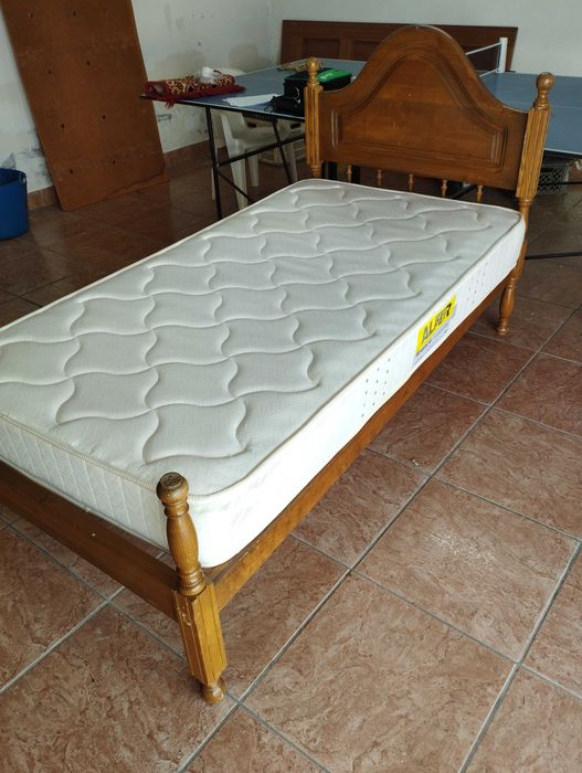 Cama solteiro e colchão