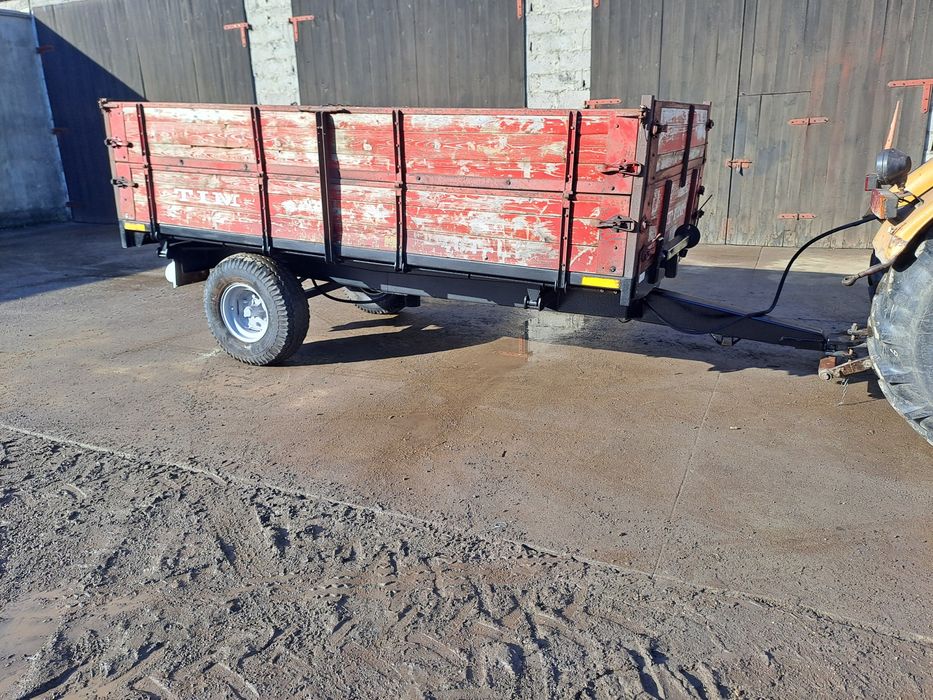 Przyczepa jednoosiową trójstronny wywrot 4,6t