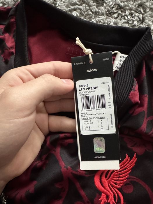 Продам футболку ліверпуль adidas