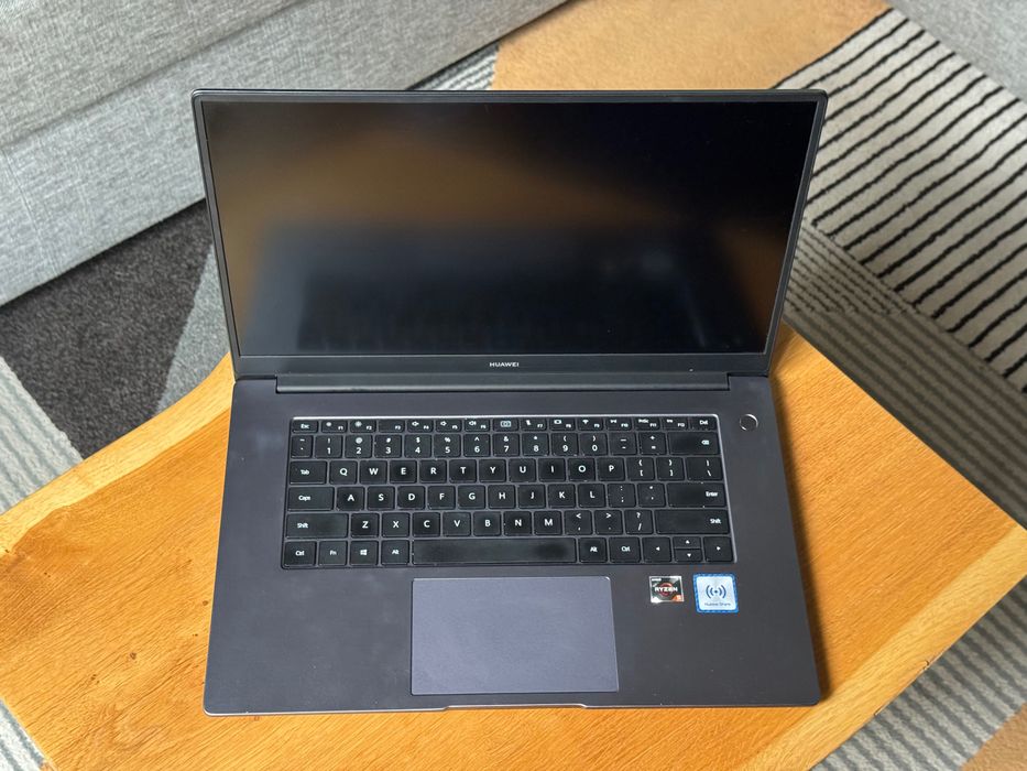 Laptop Huawei MateBook D 15  Ryzen 5  8GB RAM Dysk 256GB SSD Win 10