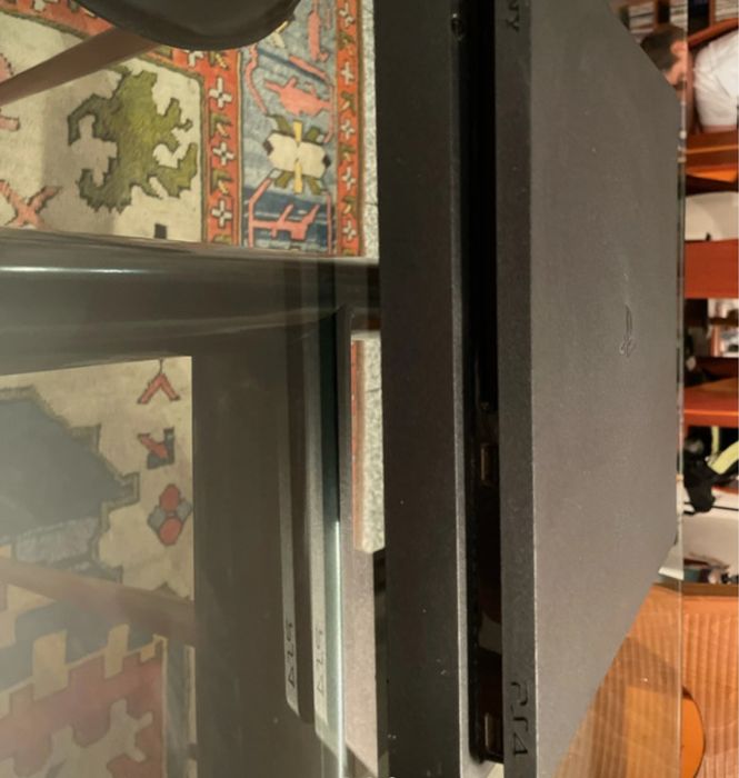 Playstation 4 com cabo