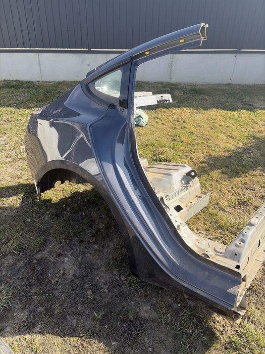 Tesla 3 2023р крило,четверть PMNG