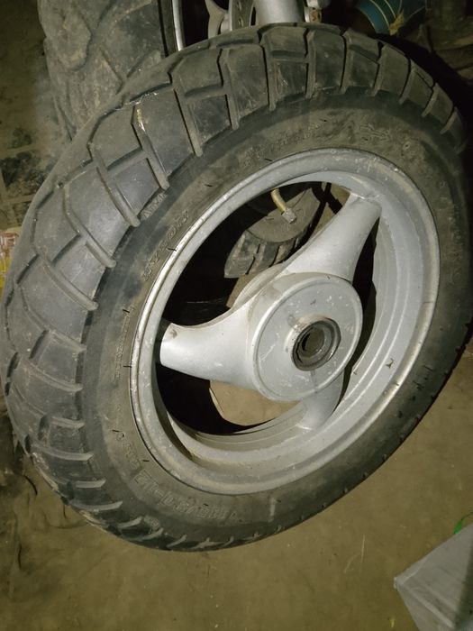 Колесо на скутер на шліціх  ціна взборі 1000 грн