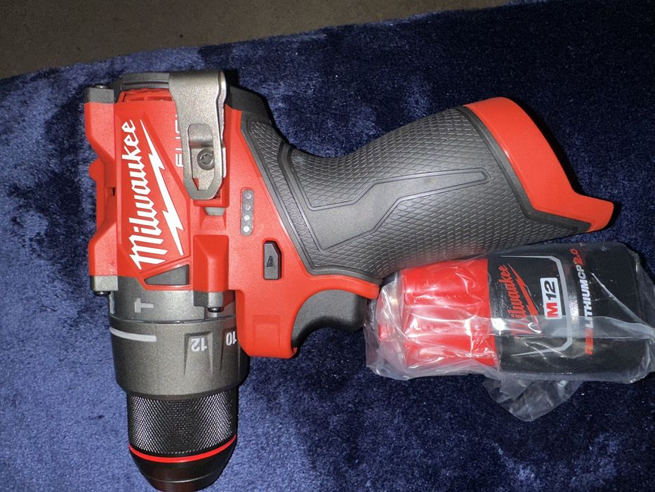 Milwaukee M12 FUEL, 2 x Bateria wiertarto-zakrętarka + zakrętarka