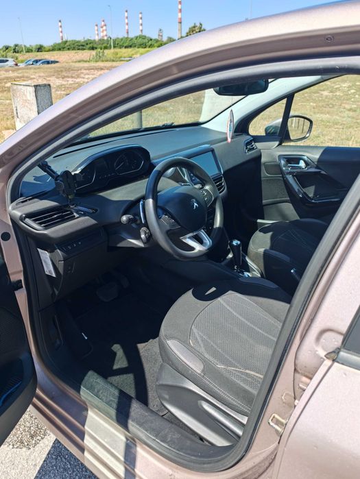 Peugeot 208 1.4 e-HDi foto 5