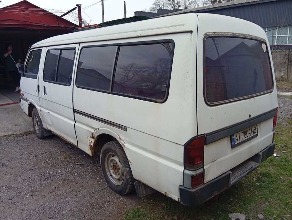 Продам мазда Е 2200
