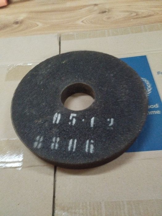 Продам наждачные круги новые.