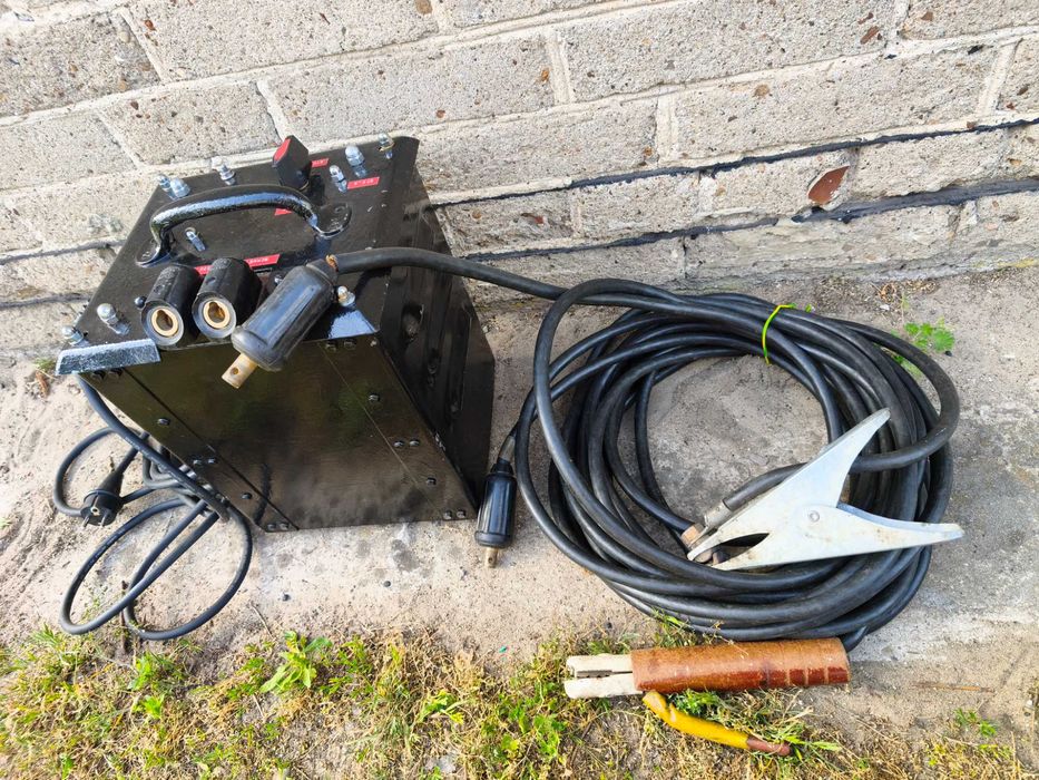 Spawarka transformatorowa 230V  przewody spawalnicze 8m Spawarka / transformator spawalniczy