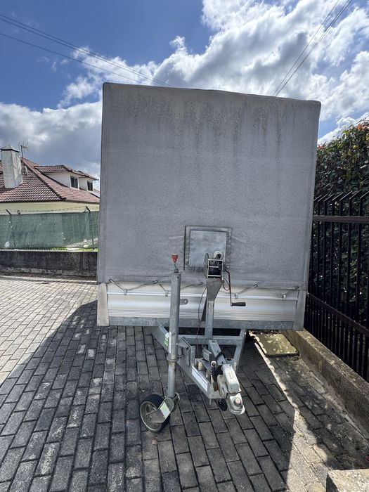 reboque com matricula propria