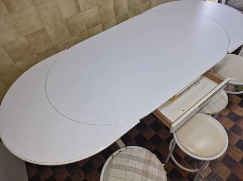 Mesa de cozinha extensível, 4 bancos e 2 cadeiras