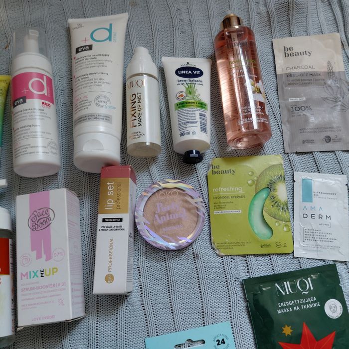 Zestaw kosmetyków dla kobiet perfumy maseczki pianki kremy