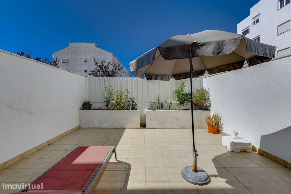 T1 de 120m² remodelado | 2 Terraços | 2 Boxes | Carcavelos