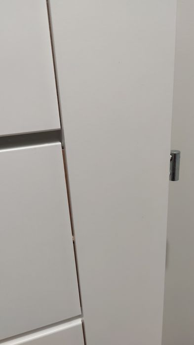 Drzwi białe na zawiasach do Łazienki