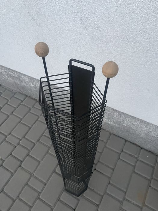 Подставка под диски интересная