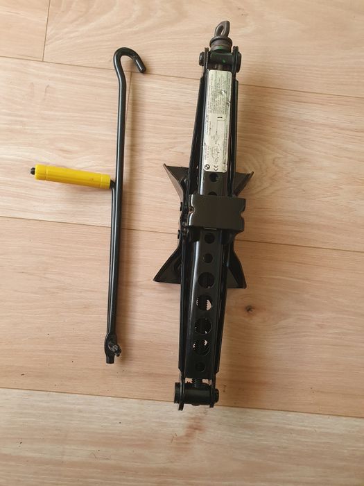 Оригінальні домкрати Bmw  ключі крюки докатки Е seria F seria