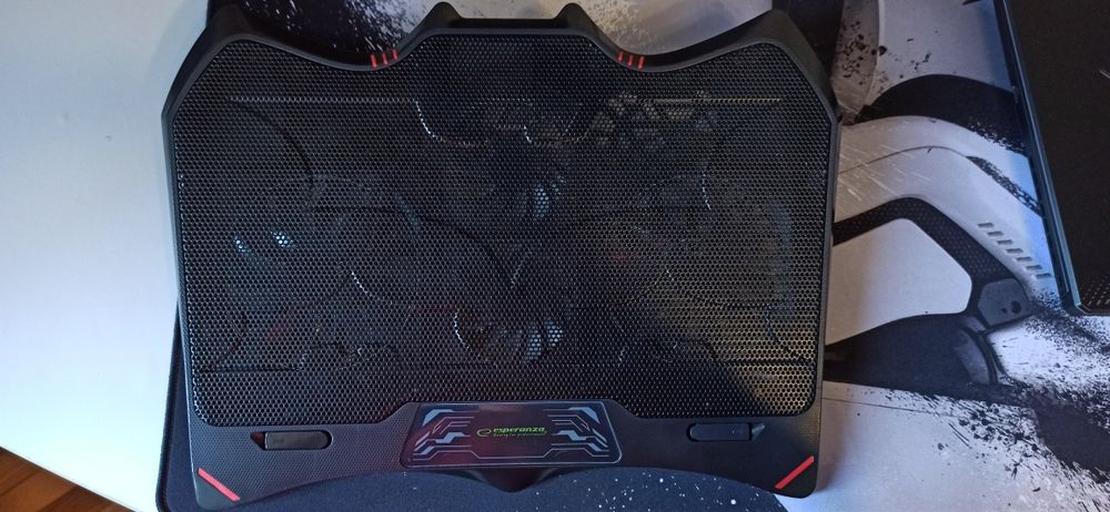 Продам охолоджуючу підставку для ноутбука