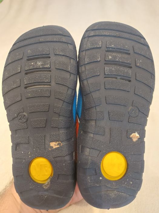 Sprzedam sandałki/kapcie numer 24