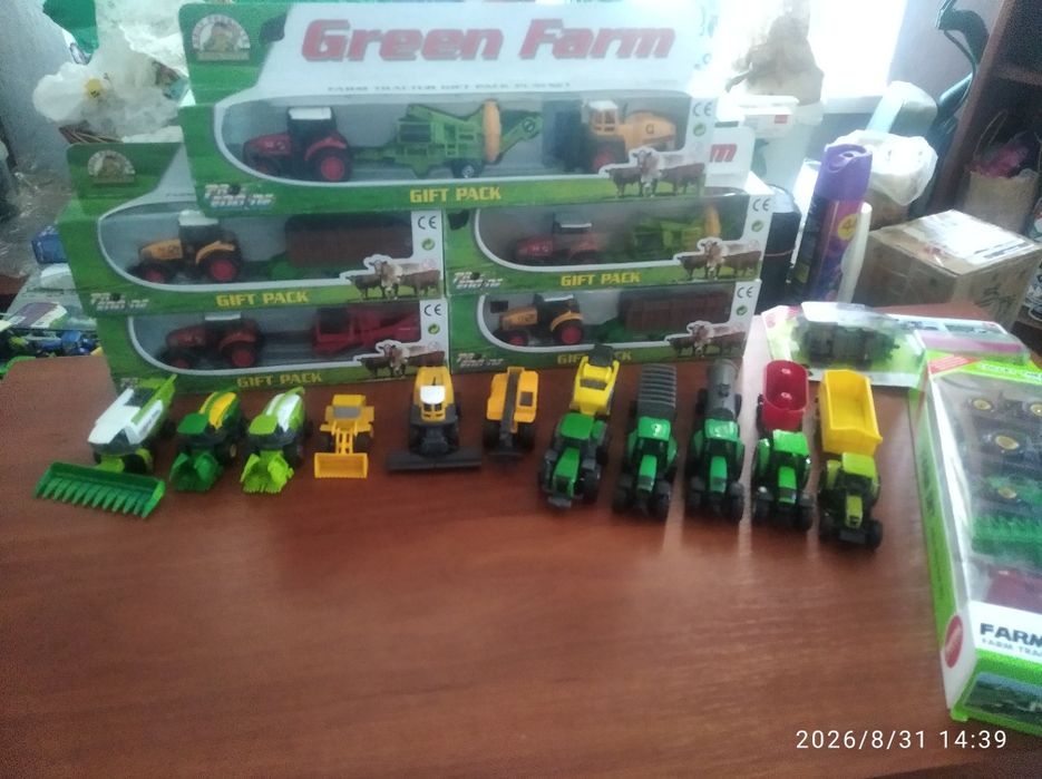 різні моделі тракторів і комбайнів моделі 1:87 ,1:64