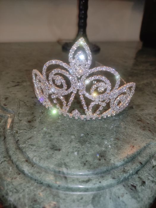 Coroa Tiara Noiva Prateada Brilhantes