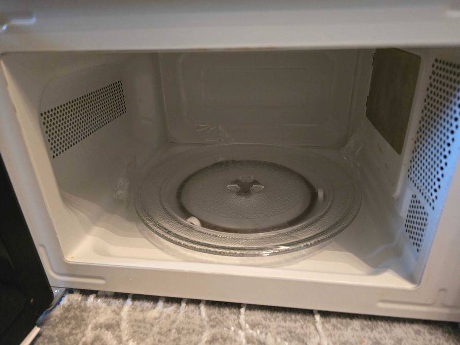 Мікрохвильова піч Ardesto GO-S723W майже як нова