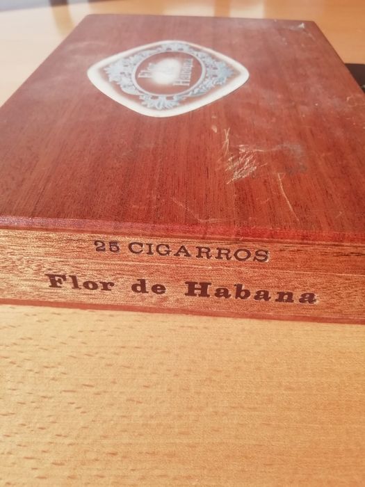 Conjunto de caixas em madeira.