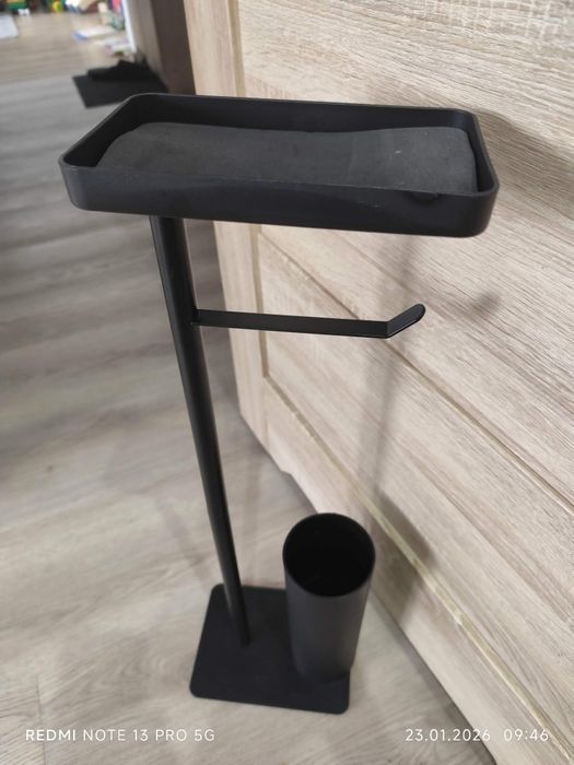 Stojak z półką na papier toaletowy