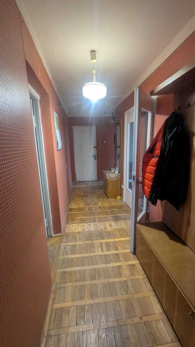 Продаж просторої 4-кімнатної квартири по вул. Пасічна.