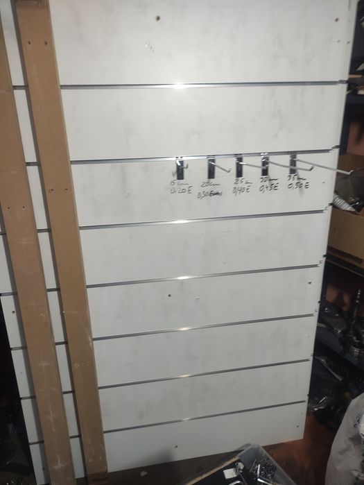 Display Hooks in Various Sizes64284083528195122