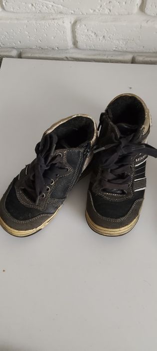 Віддам взуття кросівки черевики шкіряні 27 і 28 розміри