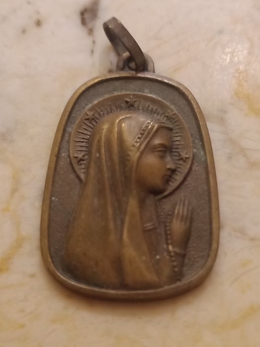 Medalhinhas ou Relicários antigos vários